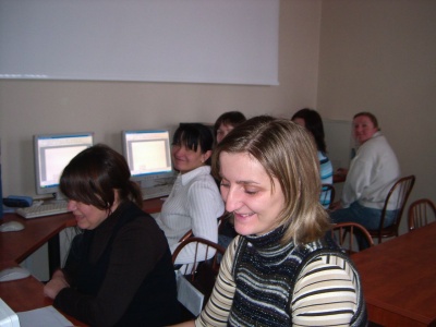 w_ramach_szkolenia_panie_uczyy_si_podstawowej_obsugi_komputera_oraz_pracy_z_programem_do_edycji_tekstu_400